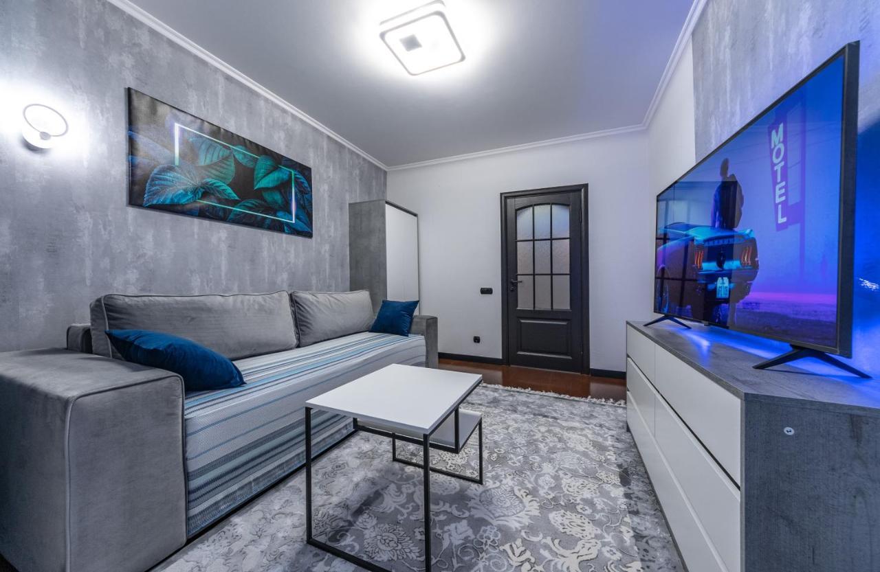 Modern 3 Bedroom Apartment Kiev Exterior foto