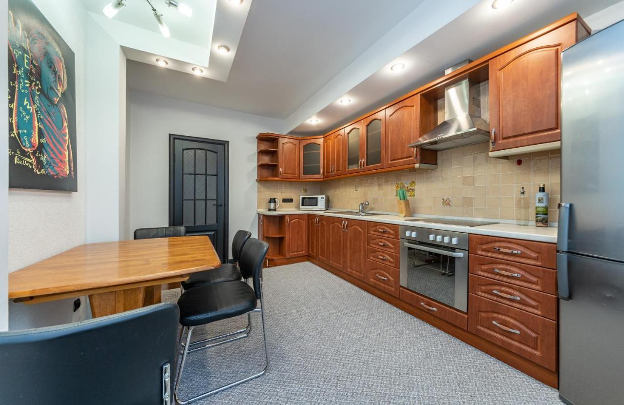 Modern 3 Bedroom Apartment Kiev Exterior foto